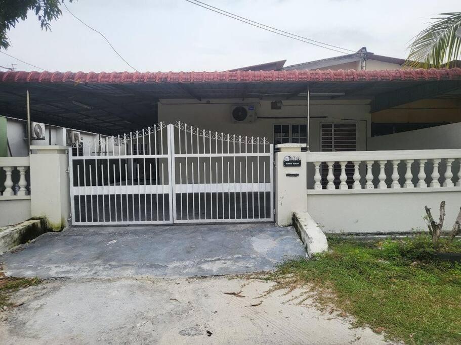 Casa Aira Cozy & Comfy Home Kampong Kepayang Exterior foto